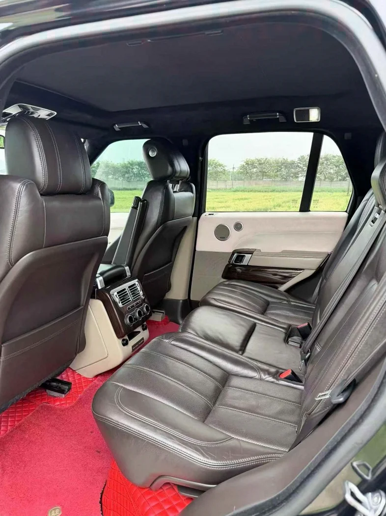 路虎揽胜行政 后面外观一