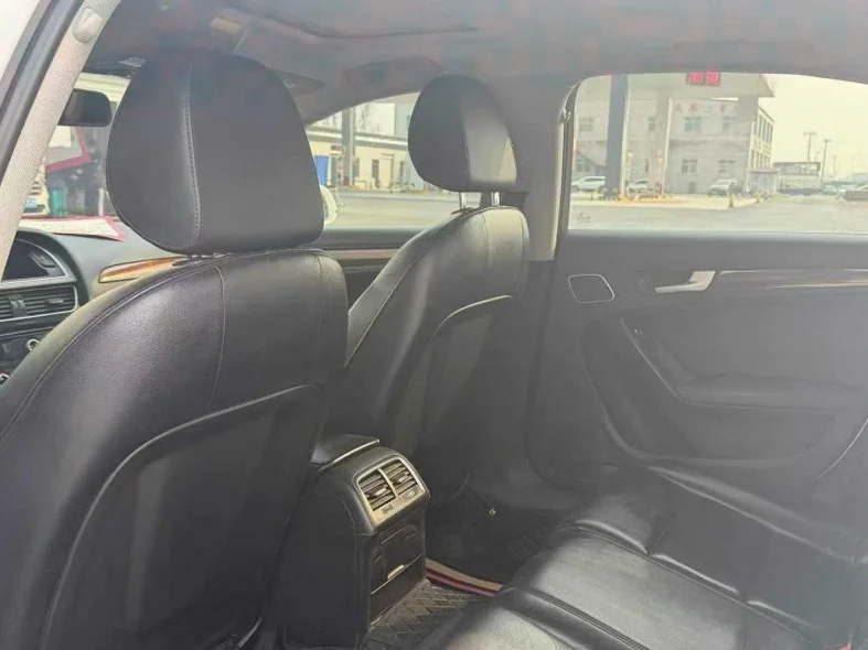 奥迪A4L 后面外观一