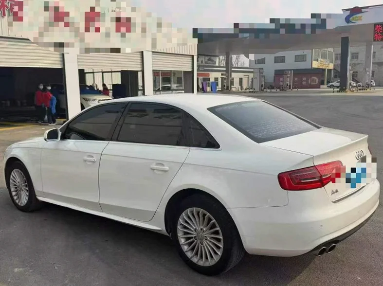 奥迪A4L 内饰后排