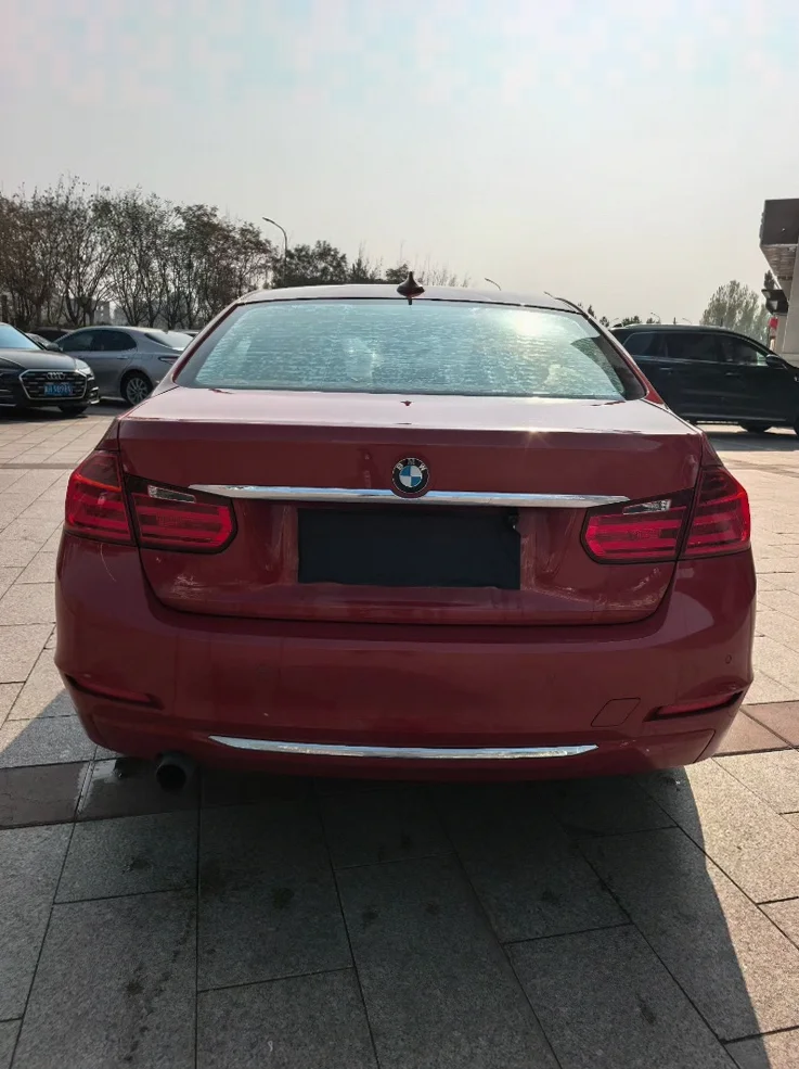 宝马3系 后面外观一