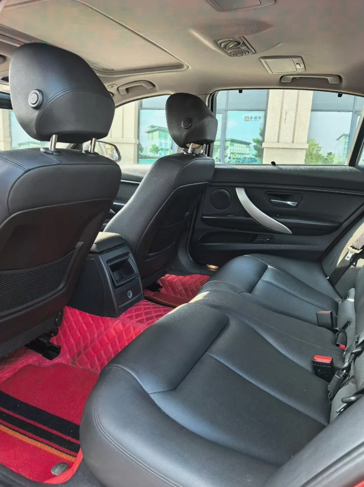 宝马3系 内饰后排