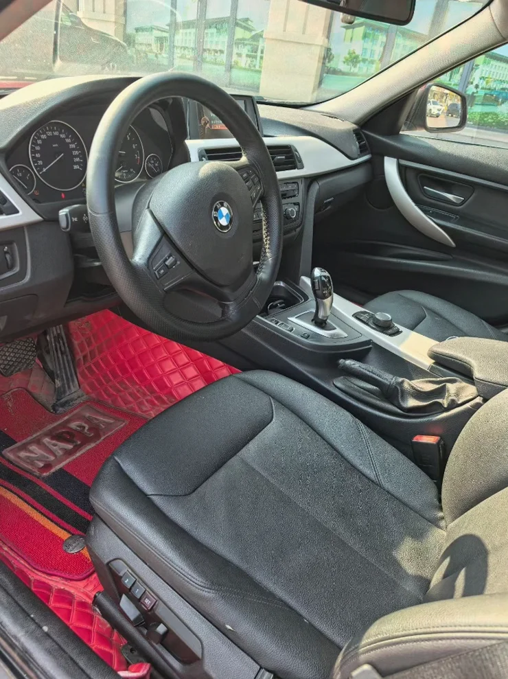 宝马3系 内饰前排