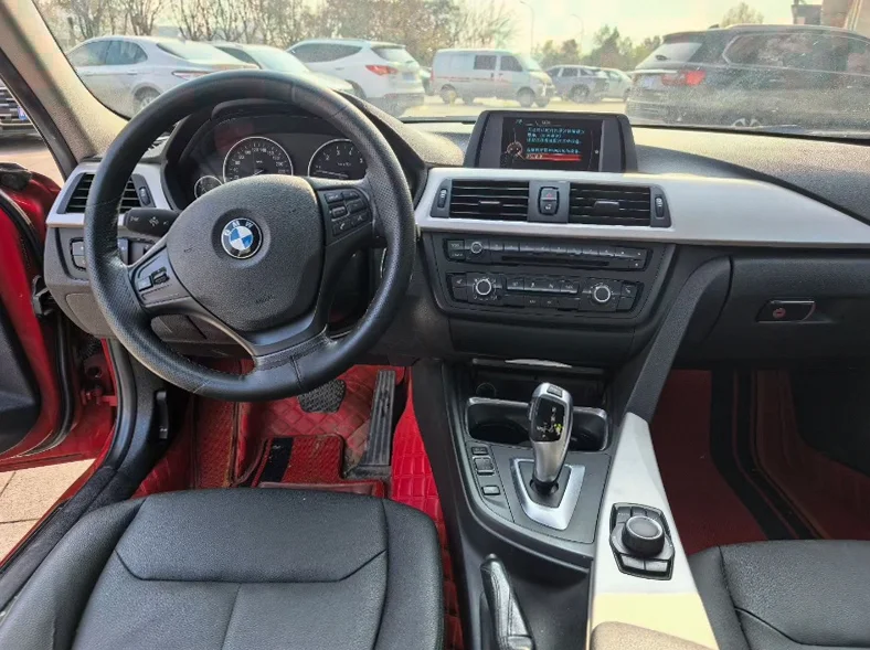 宝马3系 驾驶室