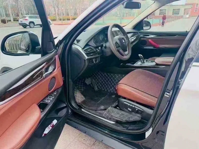 宝马X5 后面外观一