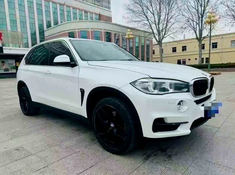宝马X5 正面外观三