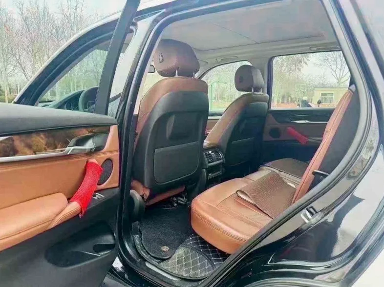 宝马X5 后面外观二