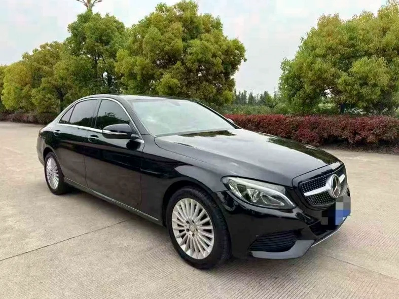 奔驰C 正面外观二