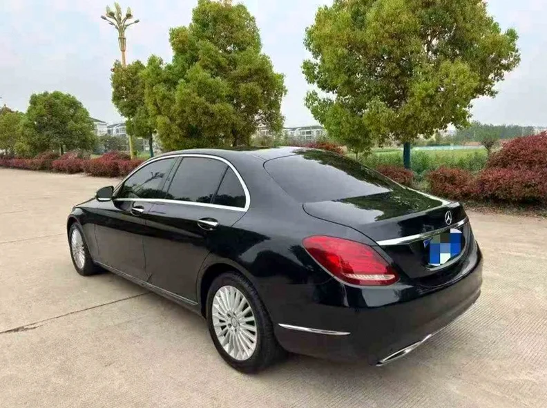 奔驰C 内饰后排