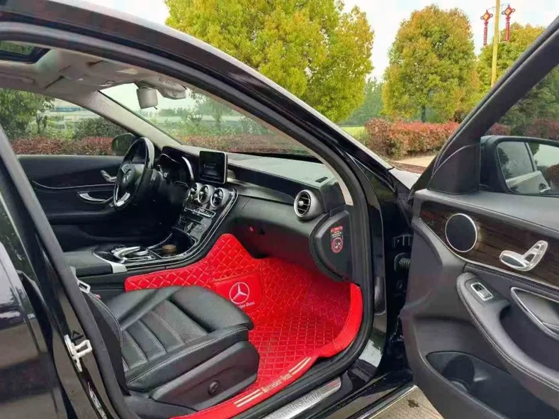 奔驰C 后面外观二