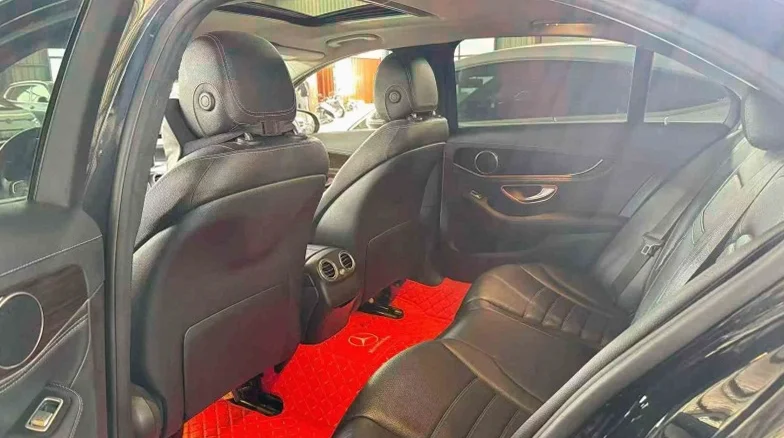 奔驰C 后面外观三