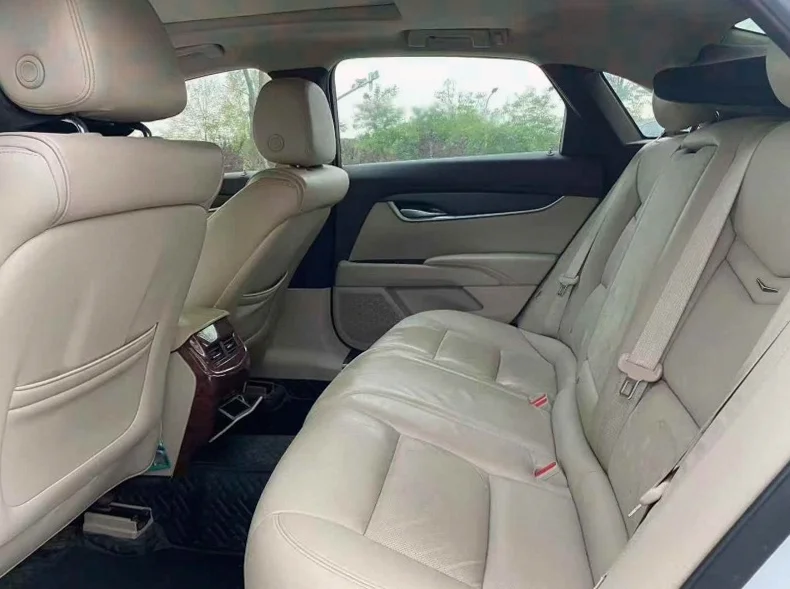 凯迪拉克XTS 后面外观一