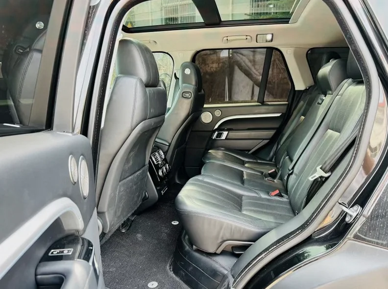 路虎揽胜行政 后面外观一