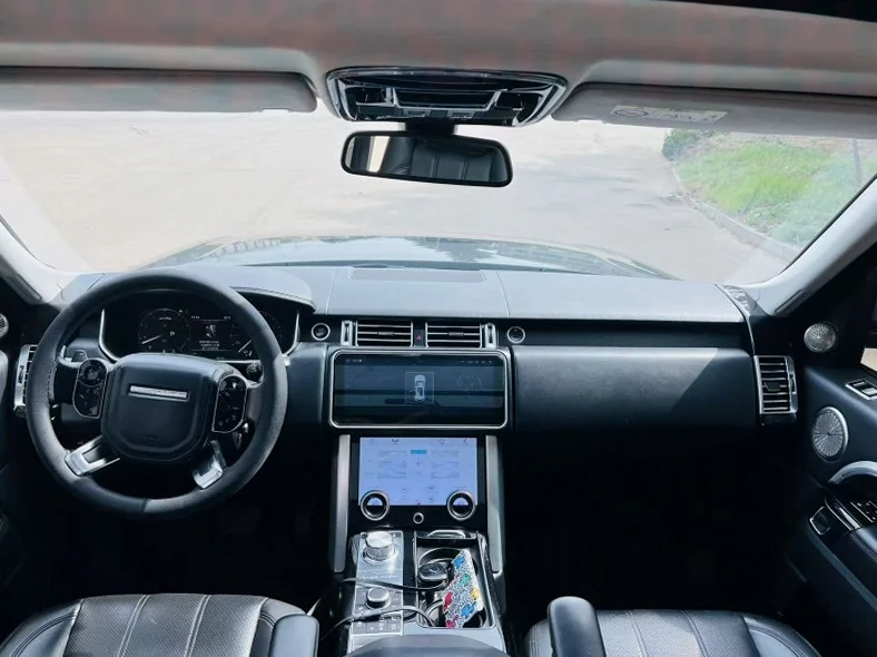 路虎揽胜行政 内饰前排