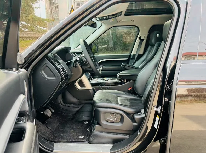 路虎揽胜行政 内饰后排