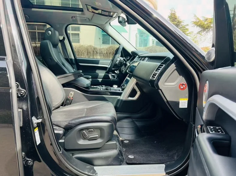 路虎揽胜行政 驾驶室