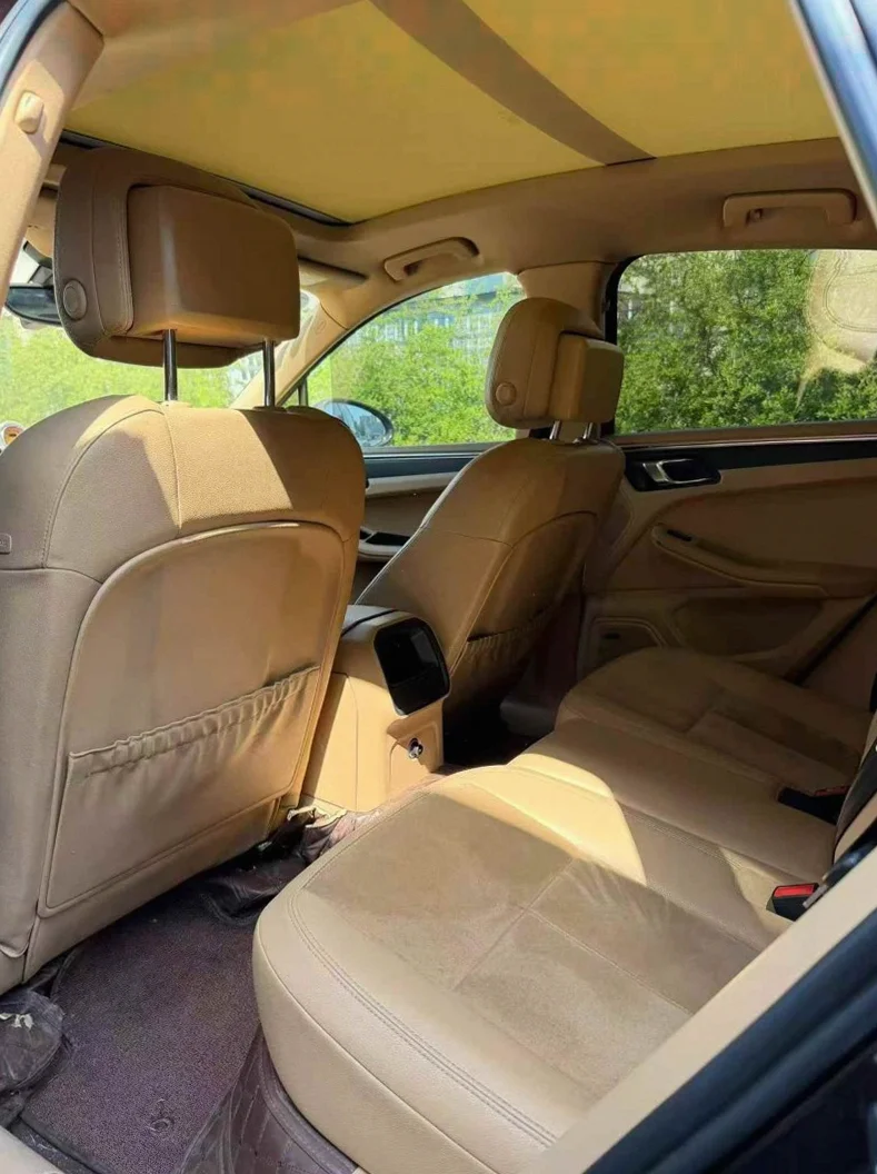 保时捷Macan 内饰后排