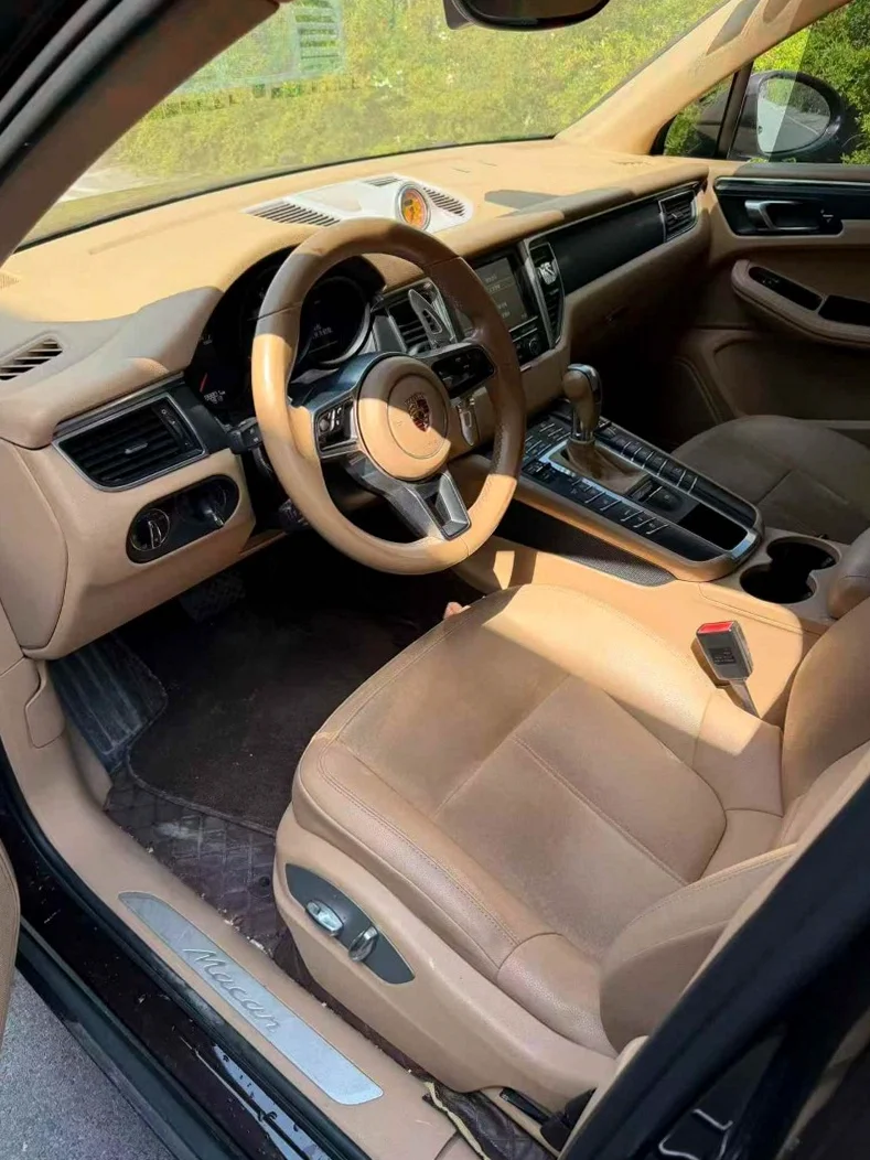 保时捷Macan 内饰前排