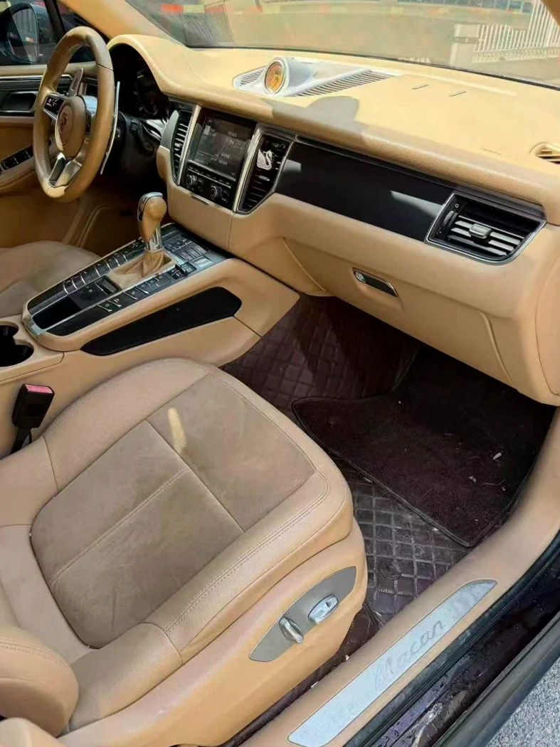 保时捷Macan 驾驶室