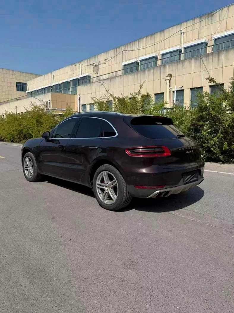 保时捷Macan 后面外观一