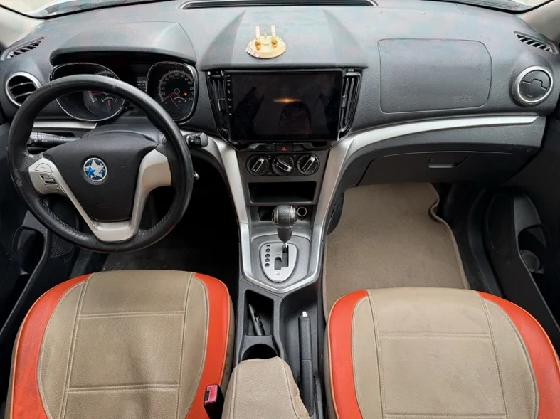 启辰T70 内饰后排