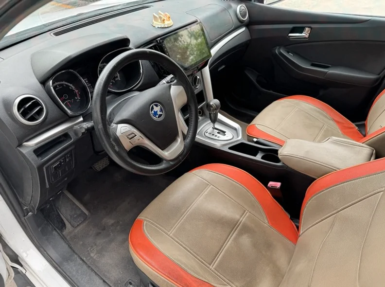 启辰T70 后面外观三