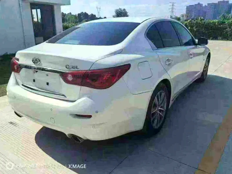 英菲尼迪Q50L 后面外观三