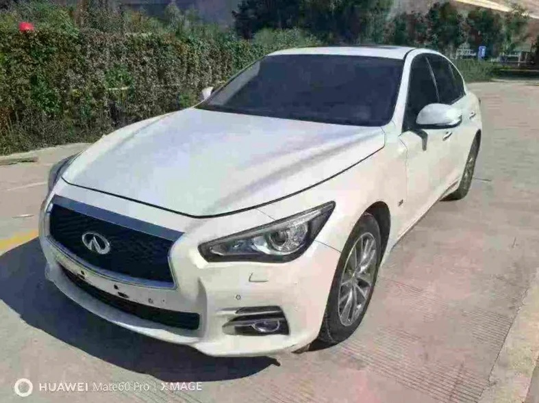 英菲尼迪Q50L 后面外观一