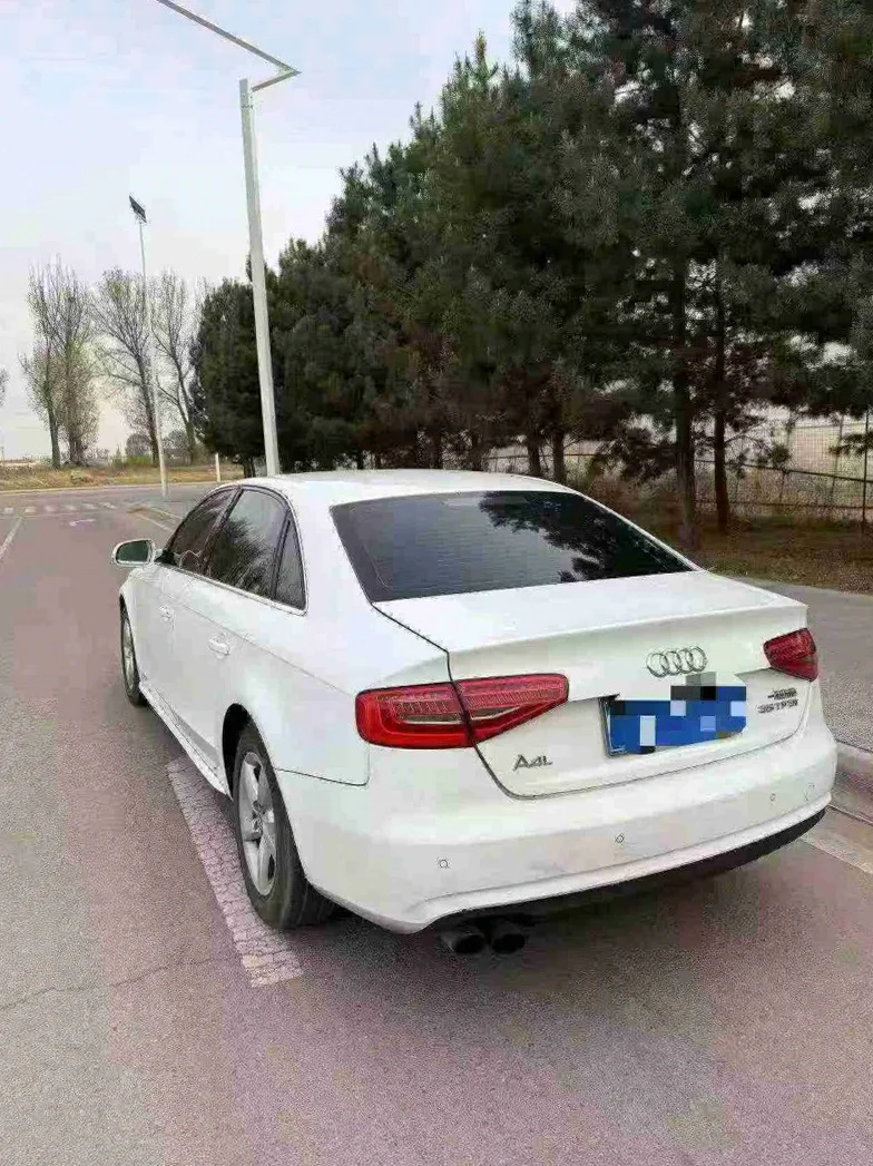 奥迪A4L 内饰前排