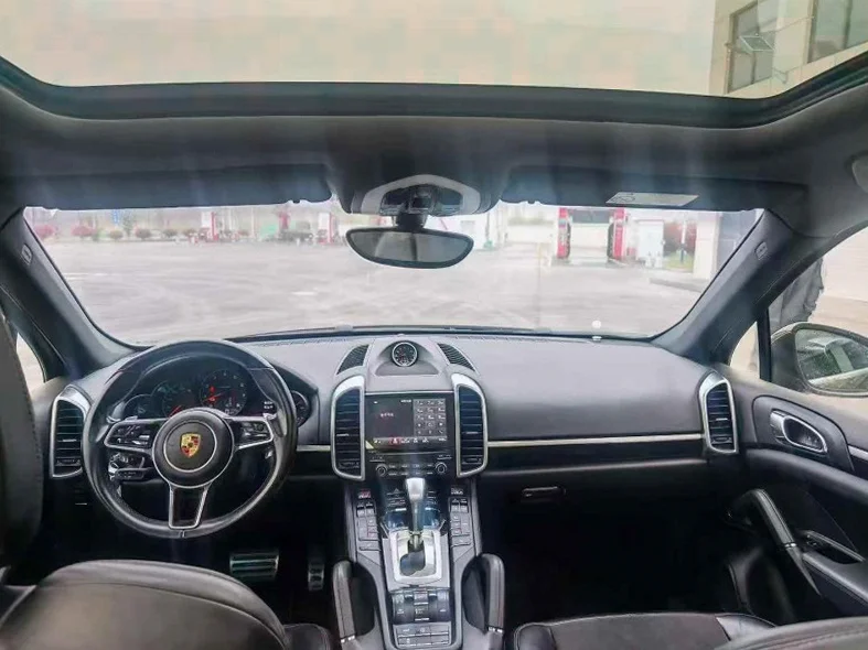 保时捷卡宴 后面外观一