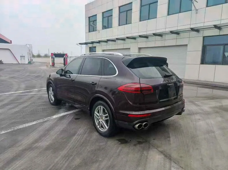 保时捷卡宴 内饰后排