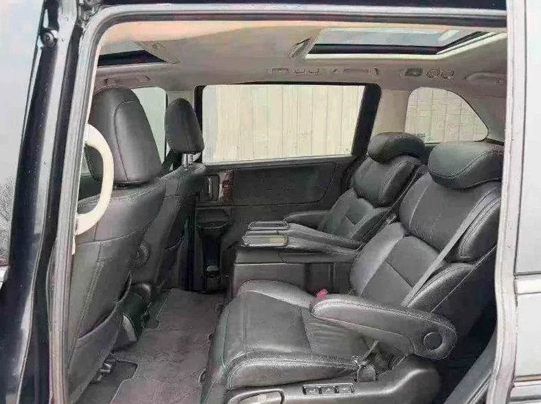 本田艾力绅 后面外观一