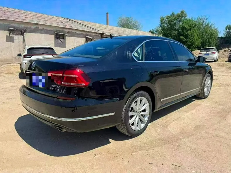 大众帕萨特 内饰后排