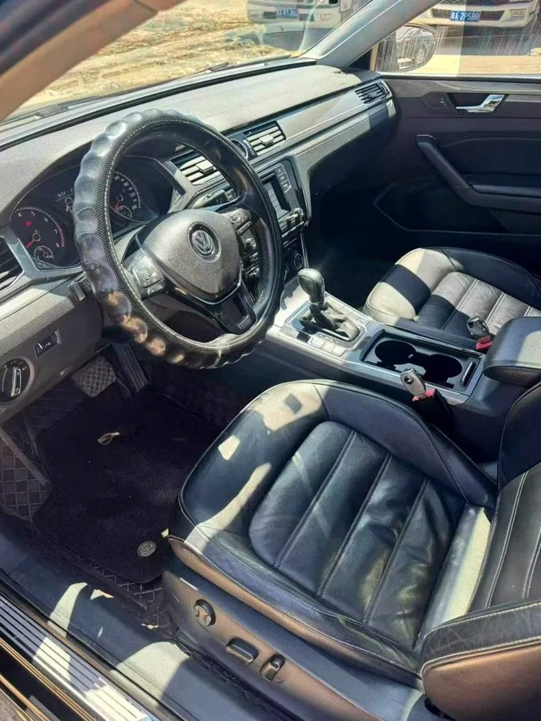 大众帕萨特 后面外观一