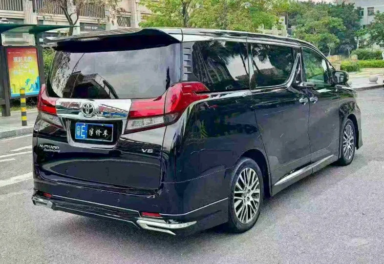 丰田埃尔法 内饰前排