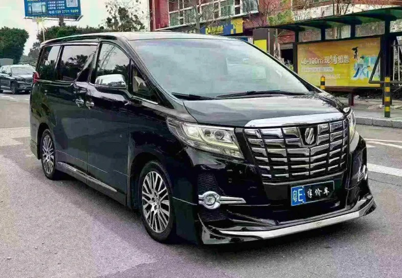 丰田埃尔法 正面外观二