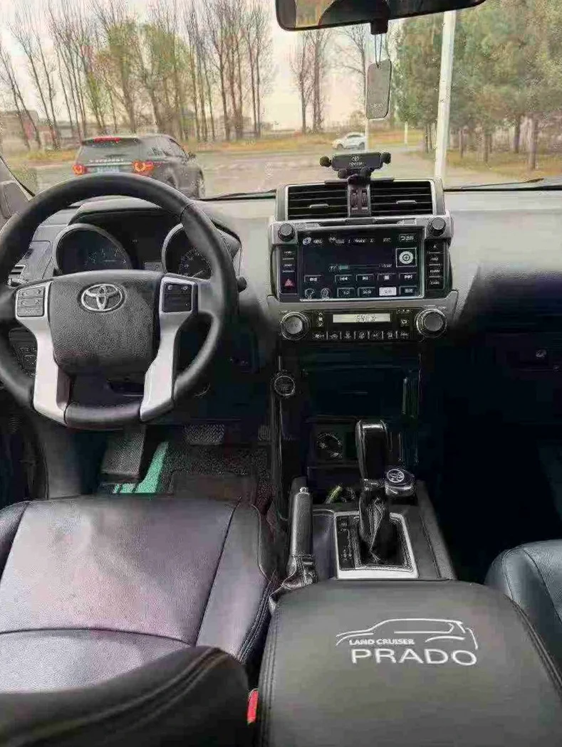 丰田普拉多 后面外观一