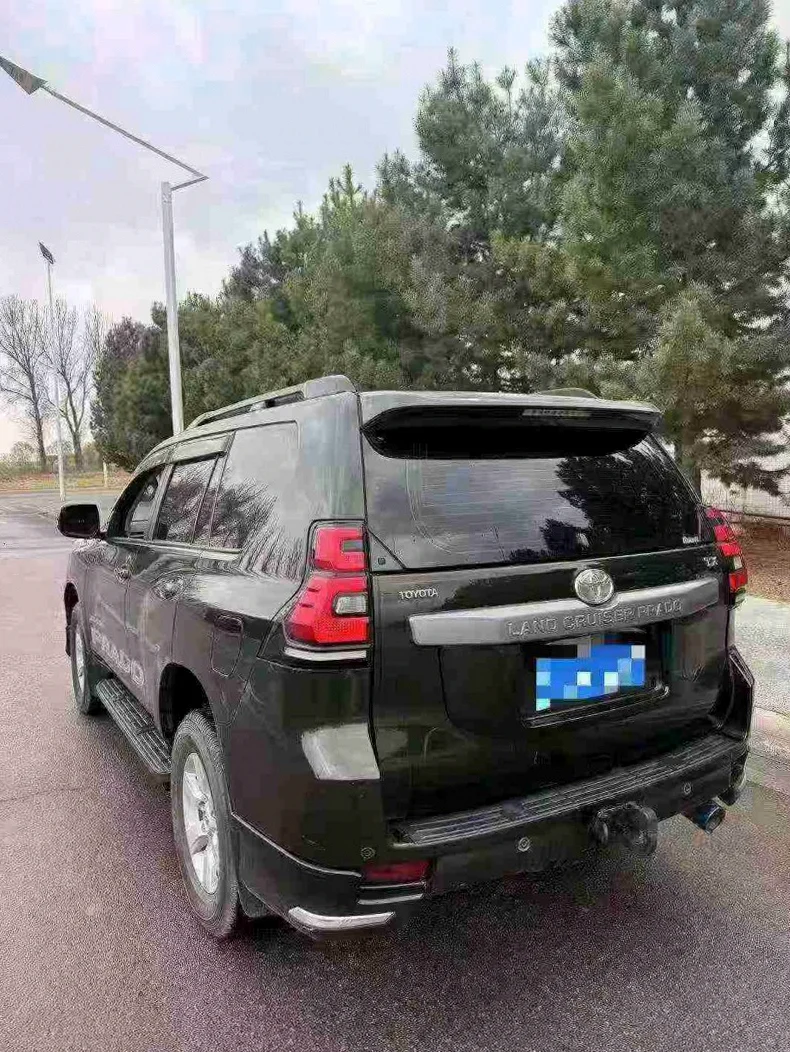 丰田普拉多 内饰前排