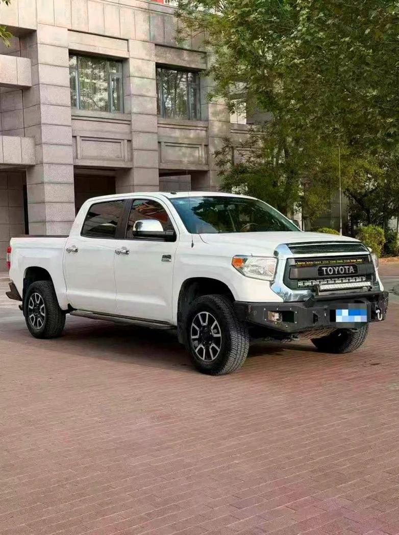 丰田坦途 正面外观三