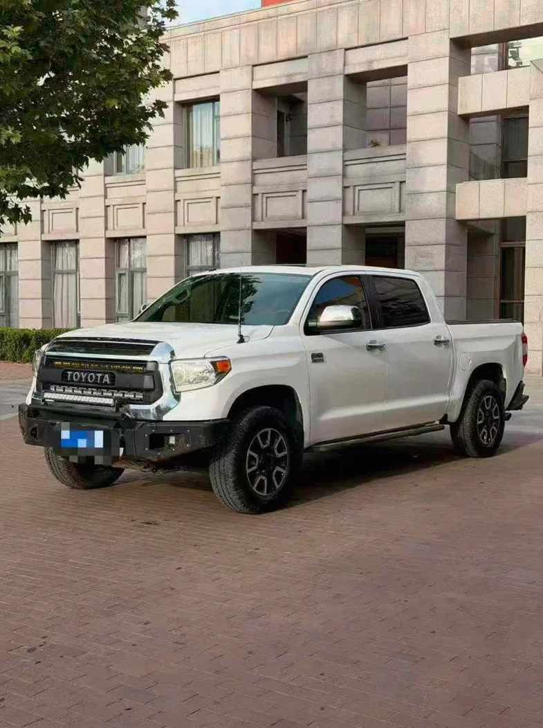 丰田坦途 正面外观二