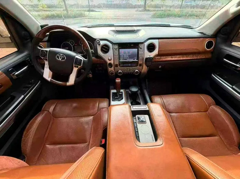 丰田坦途 后面外观三