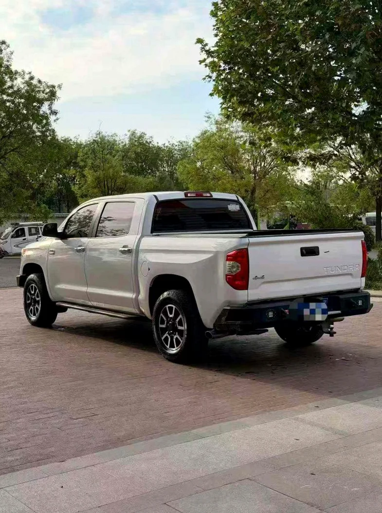 丰田坦途 内饰前排