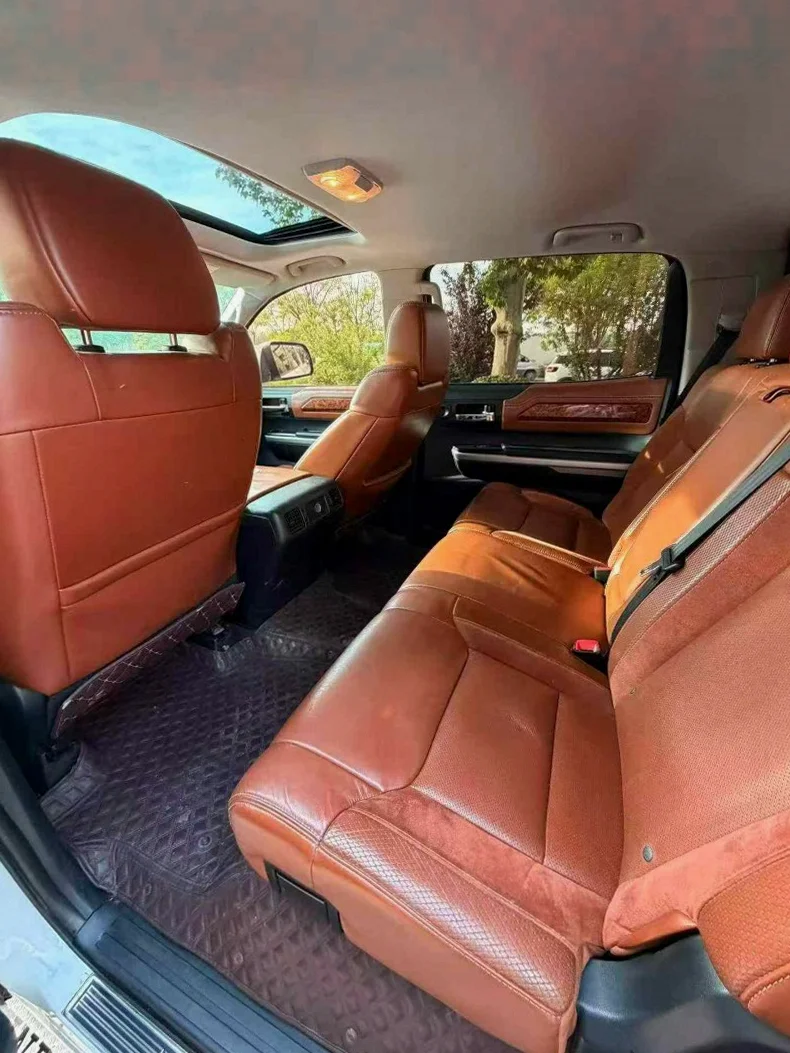 丰田坦途 后面外观二