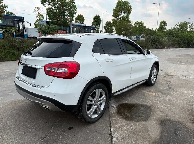 奔驰GLA 内饰前排