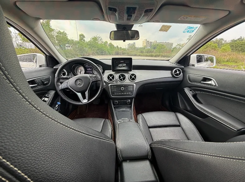 奔驰GLA 后面外观三