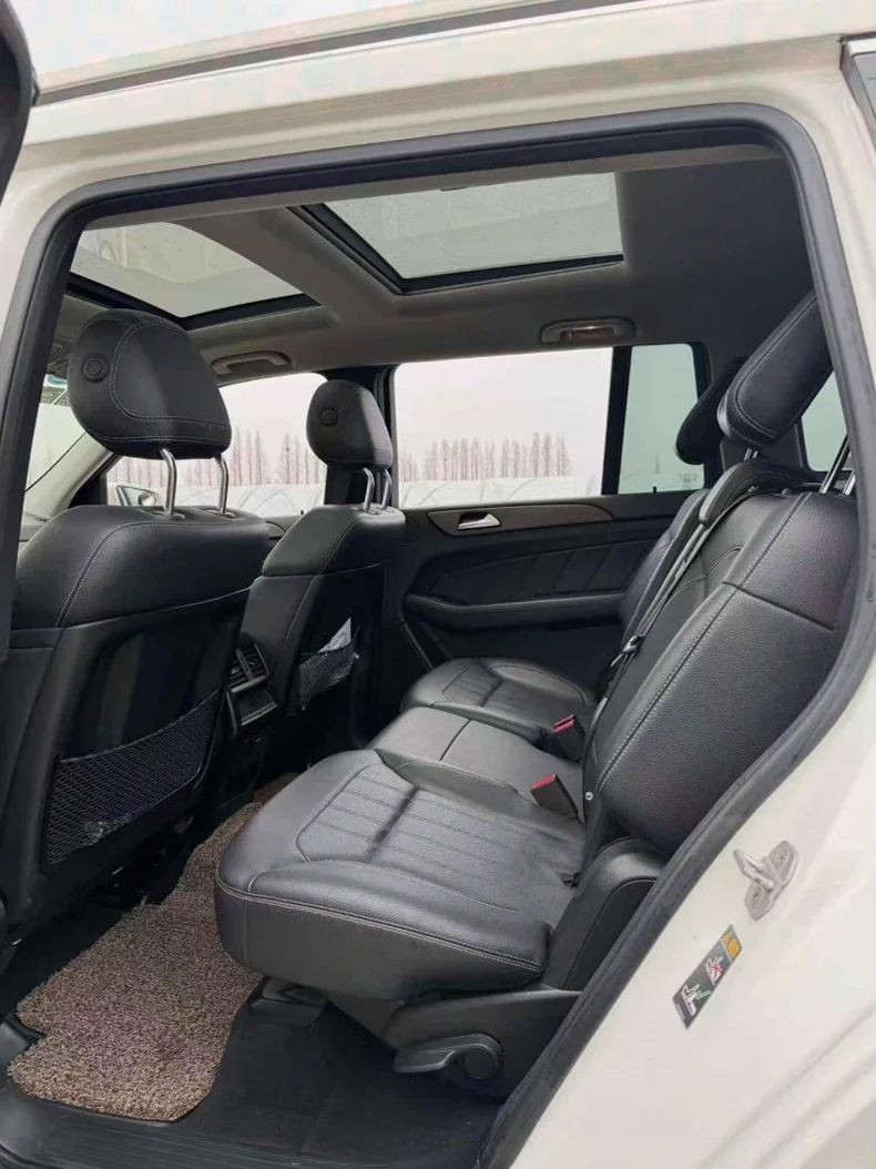 奔驰GLS 后面外观三