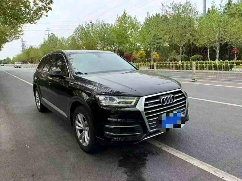 17年奥迪Q7 40高功率四驱