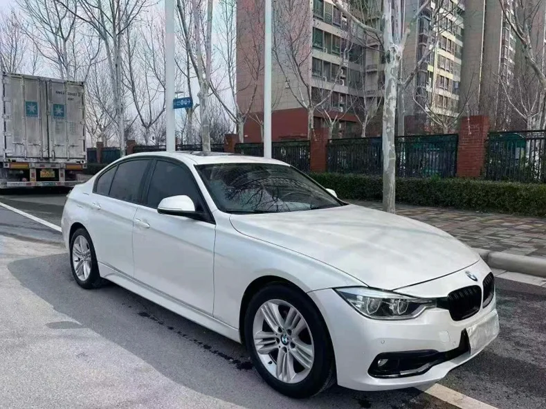 宝马3系 正面外观二