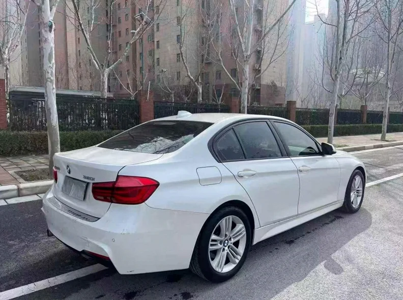 宝马3系 内饰后排