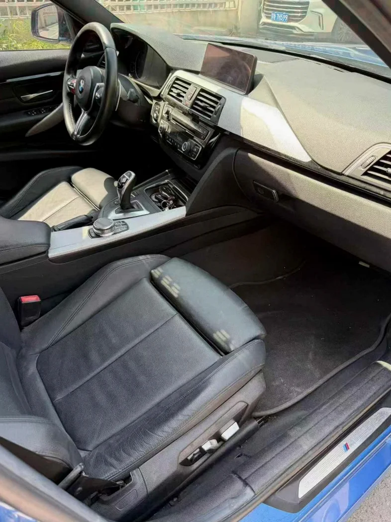 宝马3系 内饰后排
