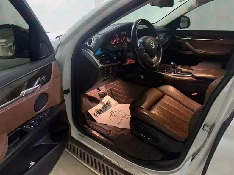 宝马X6 内饰前排